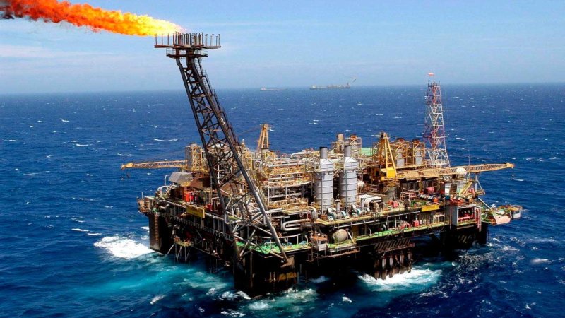 El petróleo en Londres cayó por debajo de los 50 dólares