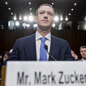 Mark Zuckerberg Facebook senado